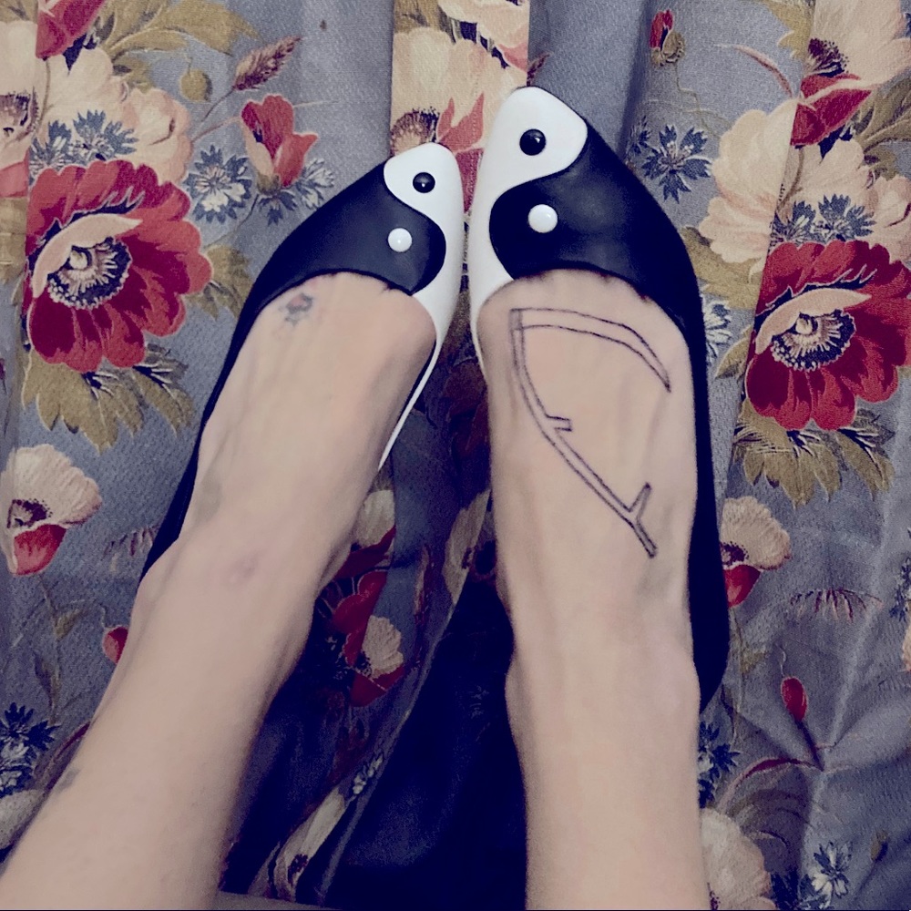 YinYang cute pointy toe flat size 7